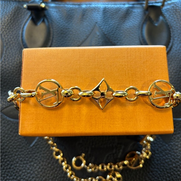 Beautiful LOUIS VUITTON Collier Crazy in lock M00371 Gold Necklace - Picture 4 of 15